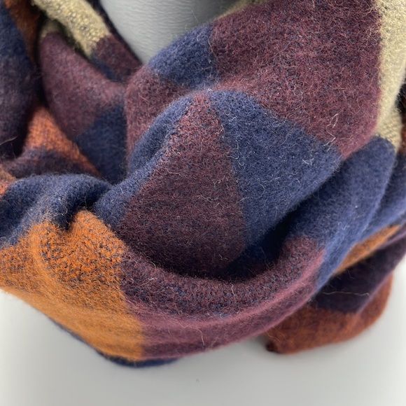 Scarf Wrap Fall Colors Fringed Ends Soft - Picture 3 of 8